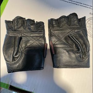 Interstate Leather Fingerless Riding Gloves size is Small
